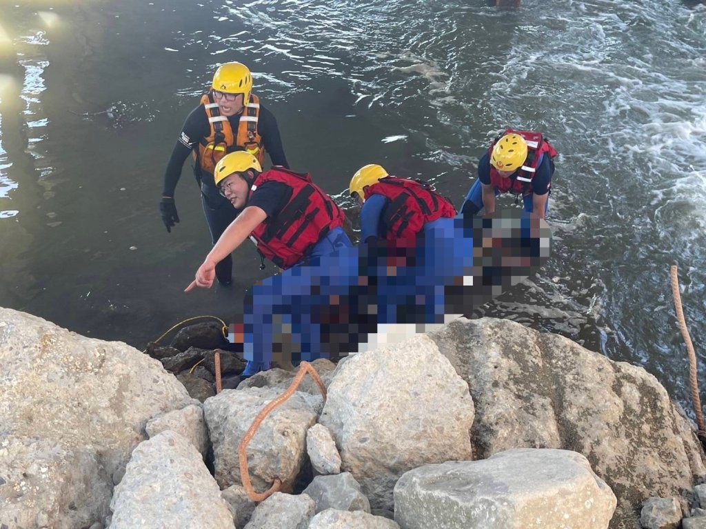後龍觀海大橋釣客溺水! 涵洞內尋獲遺體 後龍觀海大橋釣客溺水! 涵洞內尋獲遺體