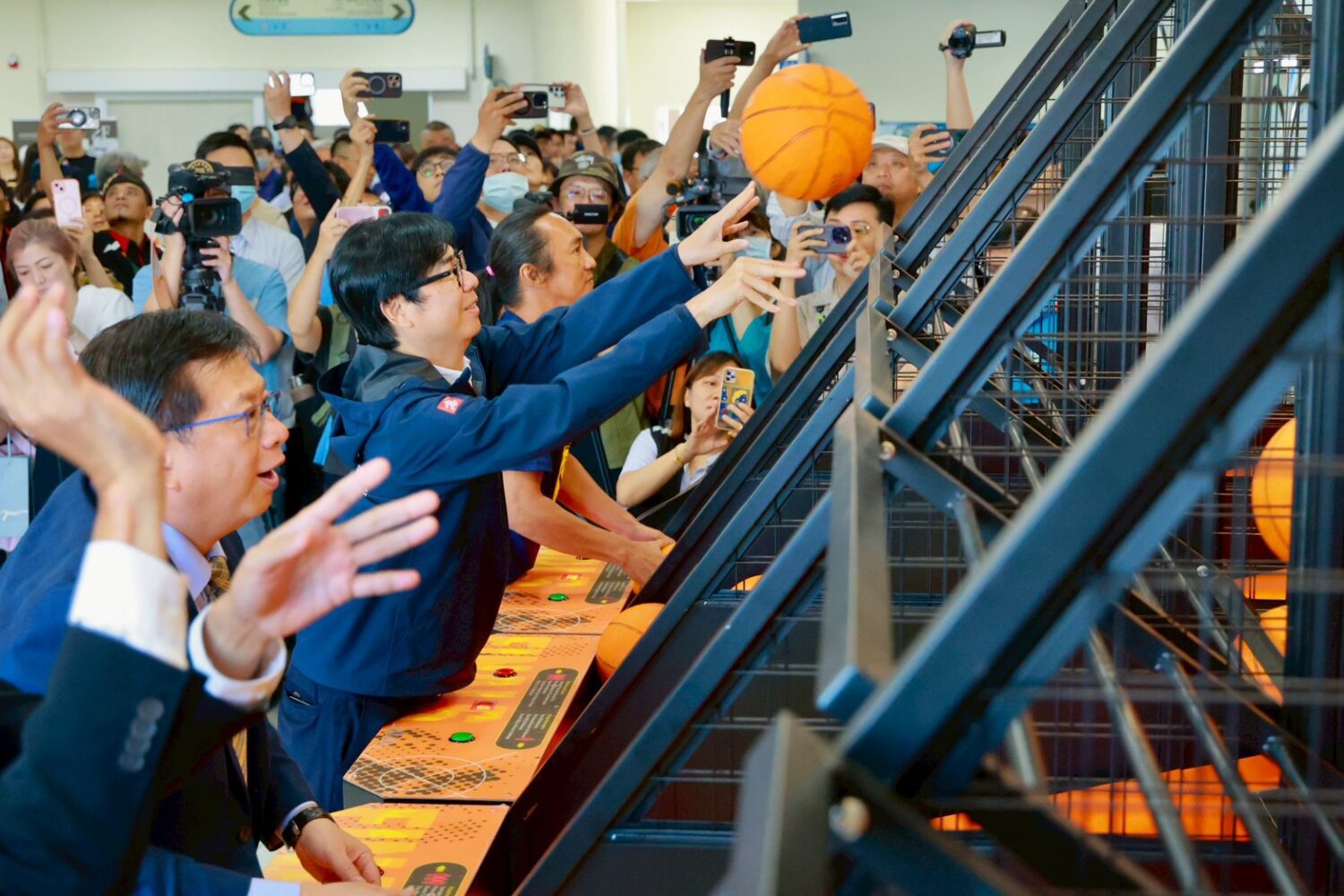 陳其邁見證前鎮漁港船員會館正式開幕啟用 高市府以具體行動作船員靠港時的後盾 陳其邁見證前鎮漁港船員會館正式開幕啟用 高市府以具體行動作船員靠港時的後盾