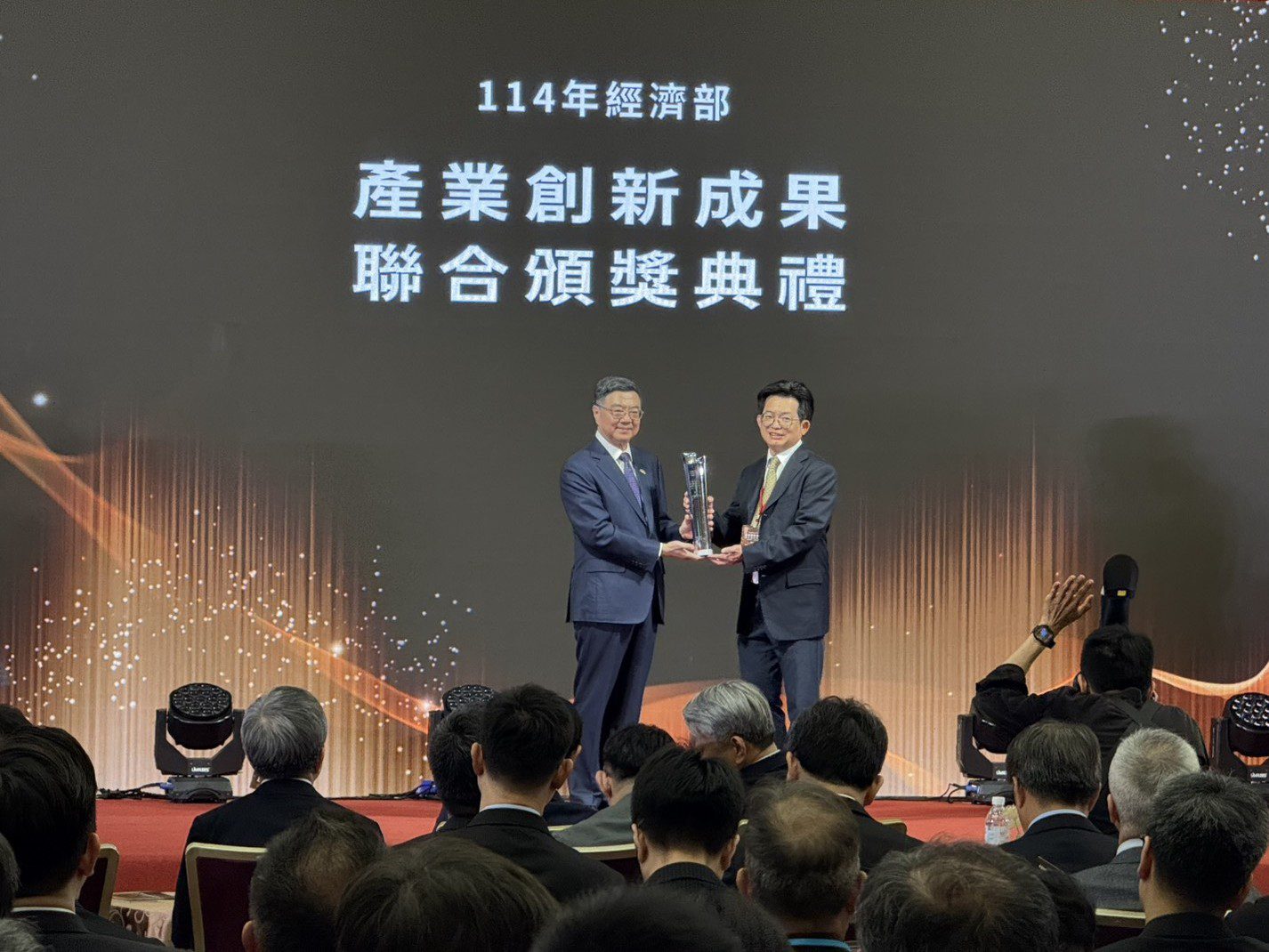 私校首例!中原大學講座教授張雍以「生醫材化」創新奪「國家產業創新獎」 私校首例!中原大學講座教授張雍以「生醫材化」創新奪「國家產業創新獎」