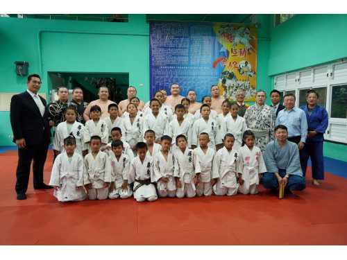 日本力士赴武潭國小示範演出 相撲與柔道切磋交流