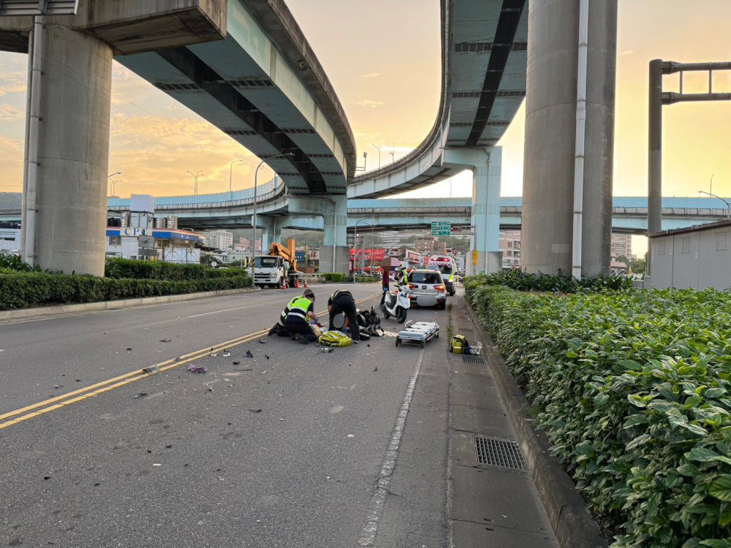 五股驚悚車禍!騎士突闖入汽車道 跨雙黃線逆向對撞汽車身亡 五股驚悚車禍!騎士突闖入汽車道 跨雙黃線逆向對撞汽車身亡