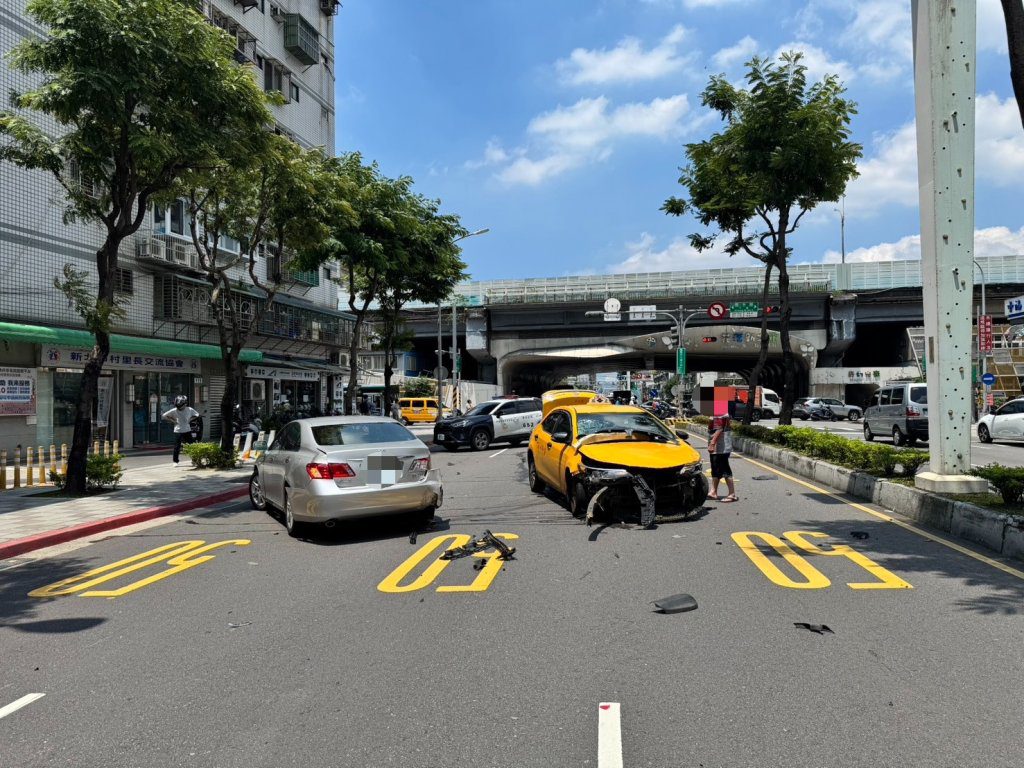 小黃下橋沒停紅燈!女騎士遭撞噴飛慘死 肇事運將稱「煞車失靈」 小黃下橋沒停紅燈!女騎士遭撞噴飛慘死 肇事運將稱「煞車失靈」