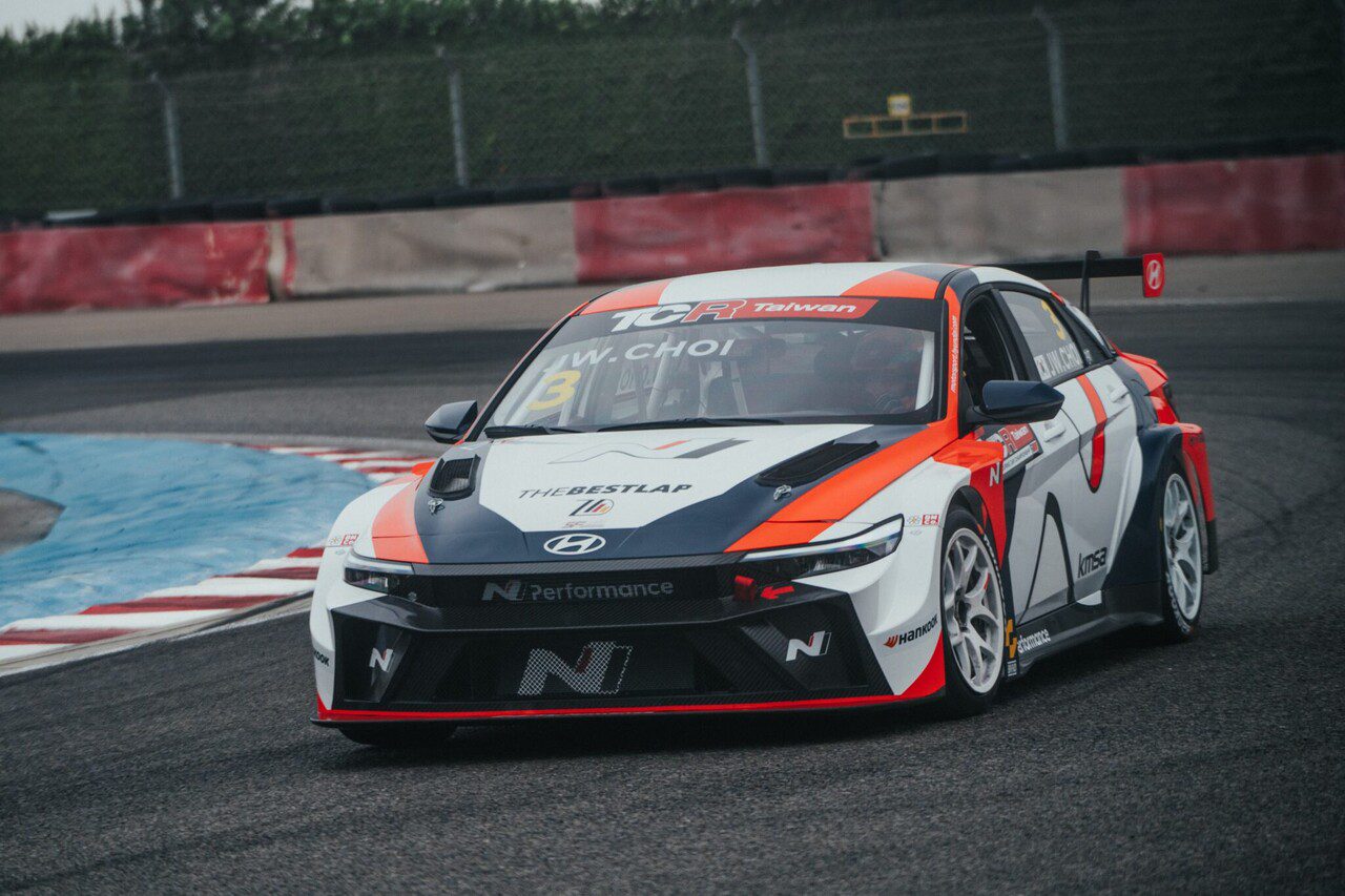 Hyundai & KMSA N崔會長以Avante N在TCR麗寶賽道創下1分46秒單圈紀錄