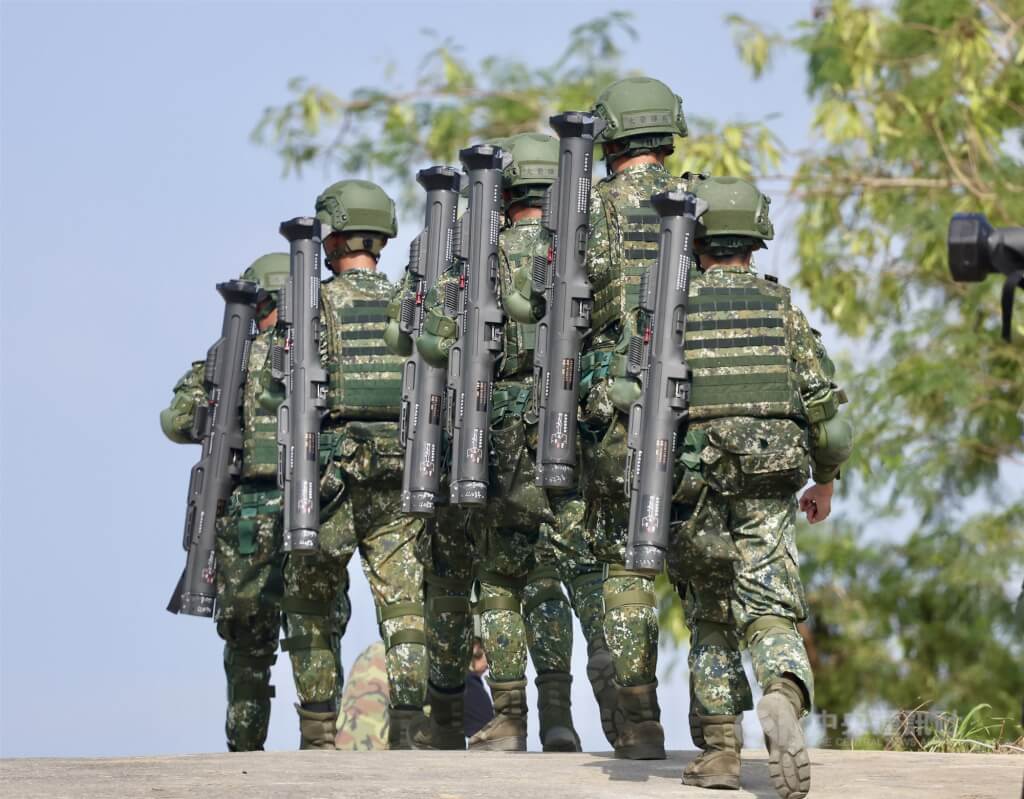 立院三讀軍人待遇修法 國防部:配合政院研議措施 立院三讀軍人待遇修法 國防部:配合政院研議措施