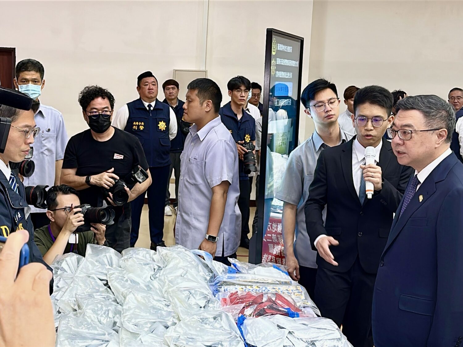 南警執行「安居緝毒專案」成果豐碩 獲行政院長高度肯定與勉勵 南警執行「安居緝毒專案」成果豐碩 獲行政院長高度肯定與勉勵