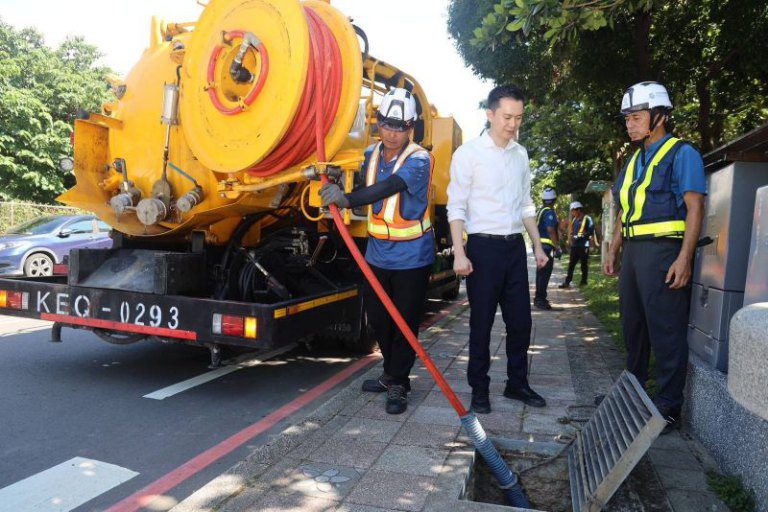 痛定思痛 不忘519淹水 鄭朝方推路側溝健檢防淹強化竹北防颱、防汛韌性 痛定思痛 不忘519淹水 鄭朝方推路側溝健檢防淹強化竹北防颱、防汛韌性
