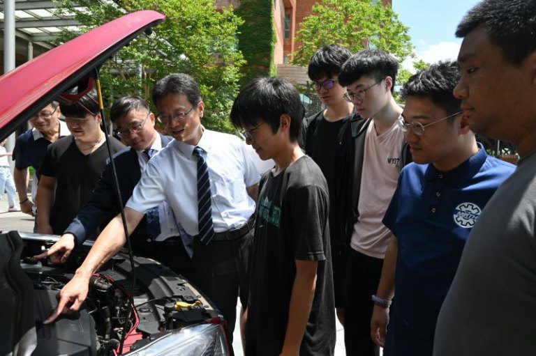 福特六和攜手新苗汽車捐贈教學車輛 助力敏實大學強化車輛科技實作教學 福特六和攜手新苗汽車捐贈教學車輛 助力敏實大學強化車輛科技實作教學