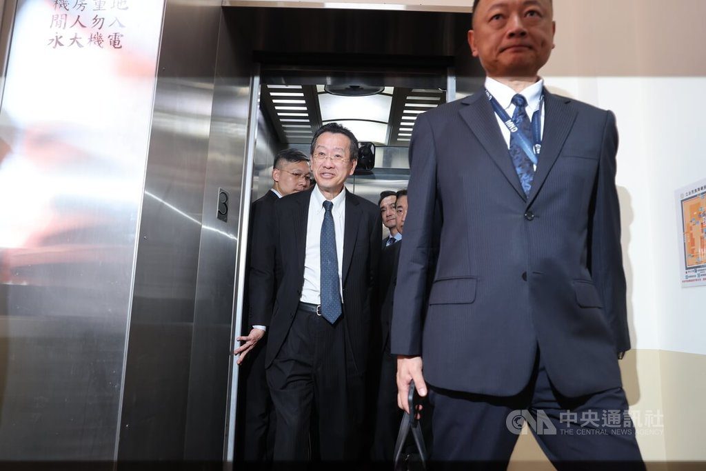 中國兩航艦太平洋同時活動 顧立雄：顯見擴張主義本質