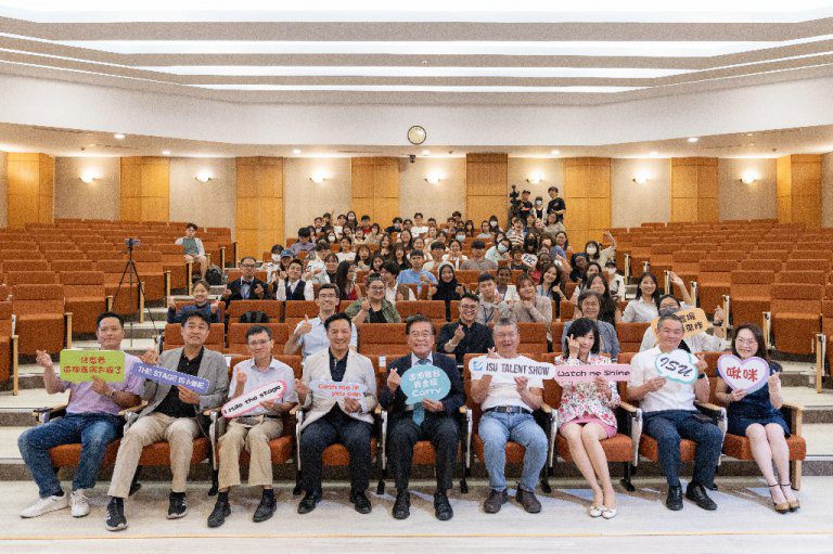 義守學生秀創意 跨國多元文化齊綻放 義守學生秀創意 跨國多元文化齊綻放