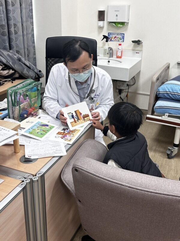 雙胞胎疫苗接種落後 大武衛生所與高醫醫師攜手補齊健康拼圖 雙胞胎疫苗接種落後 大武衛生所與高醫醫師攜手補齊健康拼圖