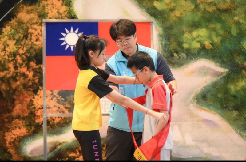 東華附小自治市小市長交接 市長魏嘉彥勉勇敢實踐政見 東華附小自治市小市長交接 市長魏嘉彥勉勇敢實踐政見