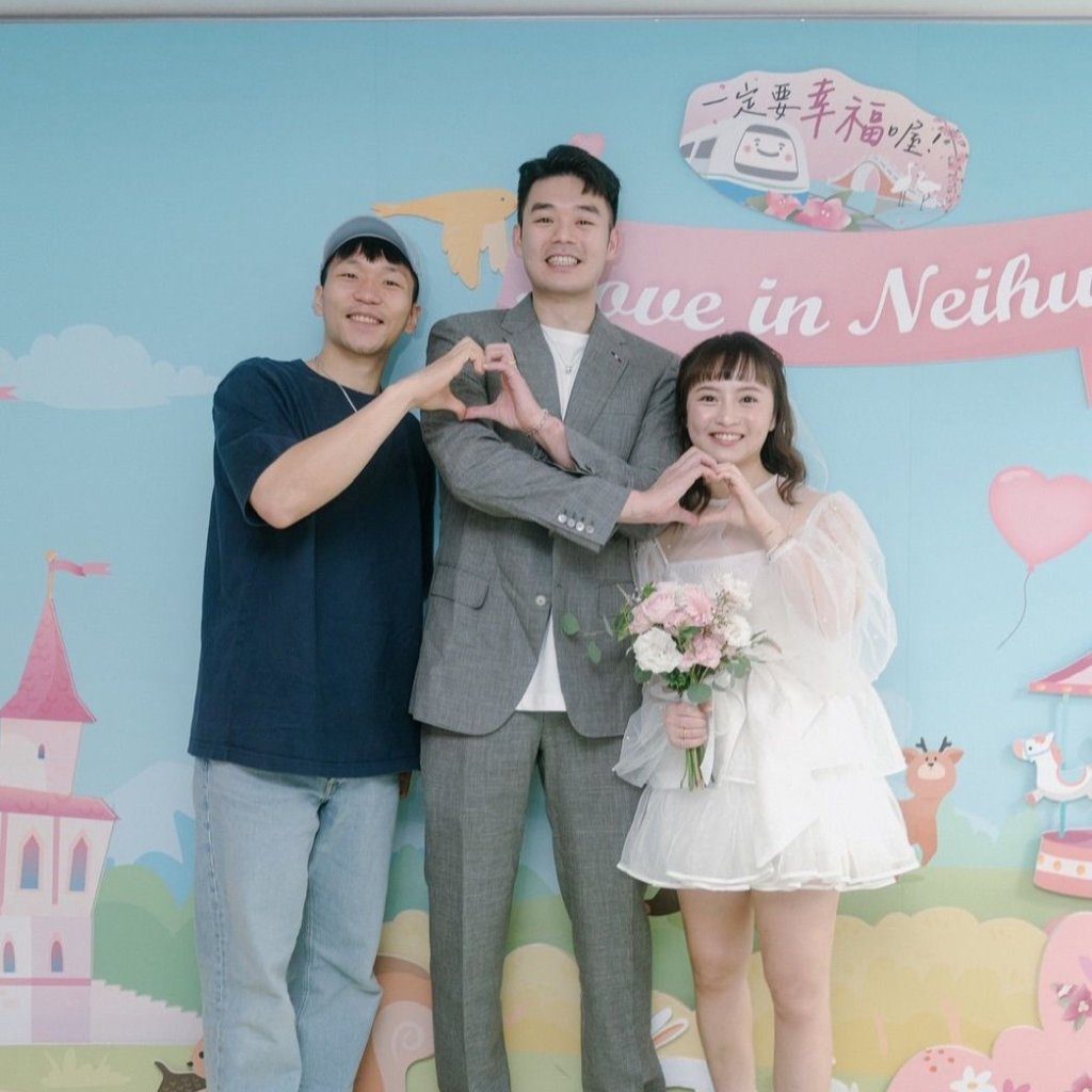 王齊麟結婚 李洋「緊貼比愛心合照」 網:本命CP 王齊麟結婚 李洋「緊貼比愛心合照」 網:本命CP