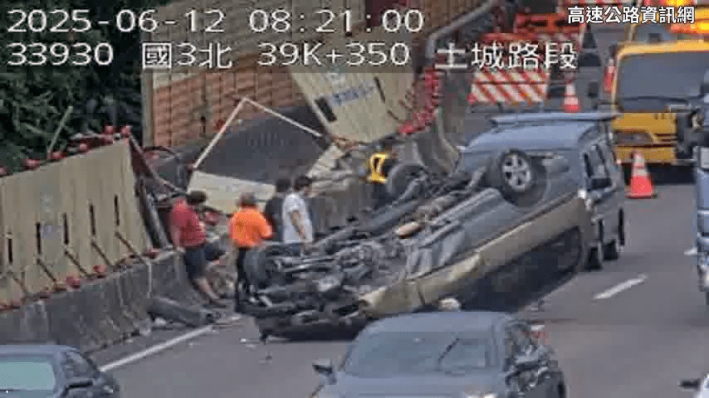 快訊／國3追撞四輪朝天！上班尖峰塞爆「回堵5公里」　警消急排除