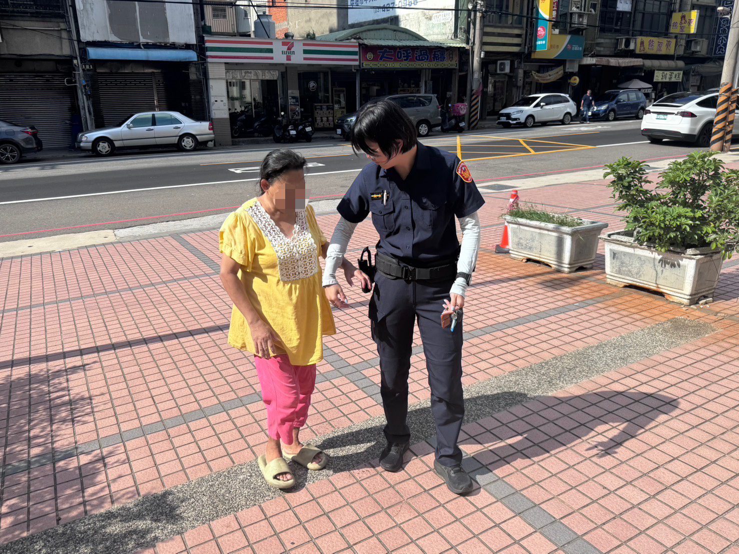 印尼籍外配迷路 新屋警民熱心伸援 印尼籍外配迷路 新屋警民熱心伸援