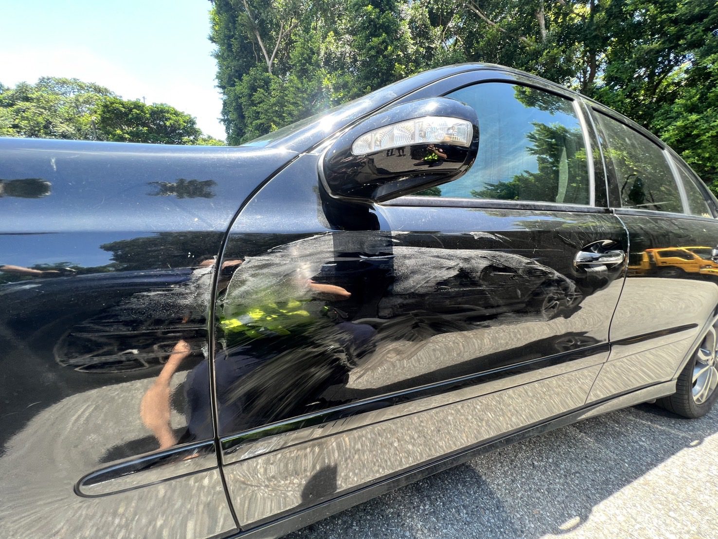 疑為閃插隊保時捷 國2桃園段2賓士碰撞