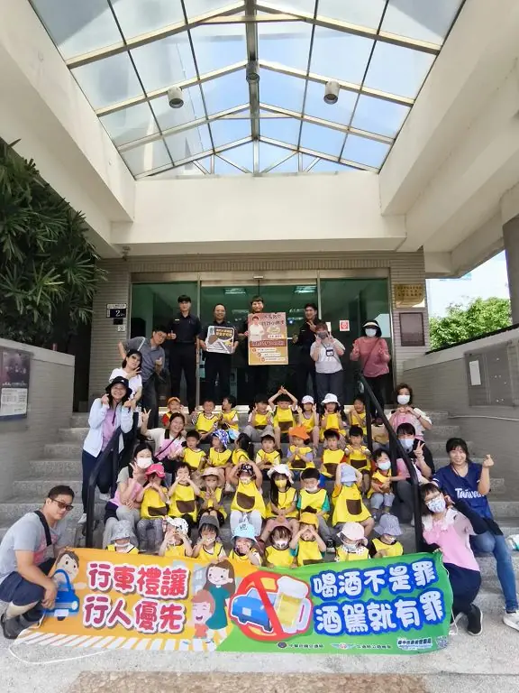 幼兒園童大陣仗進派出所 家長緊張真相曝光:不是闖禍是圓夢 幼兒園童大陣仗進派出所 家長緊張真相曝光:不是闖禍是圓夢