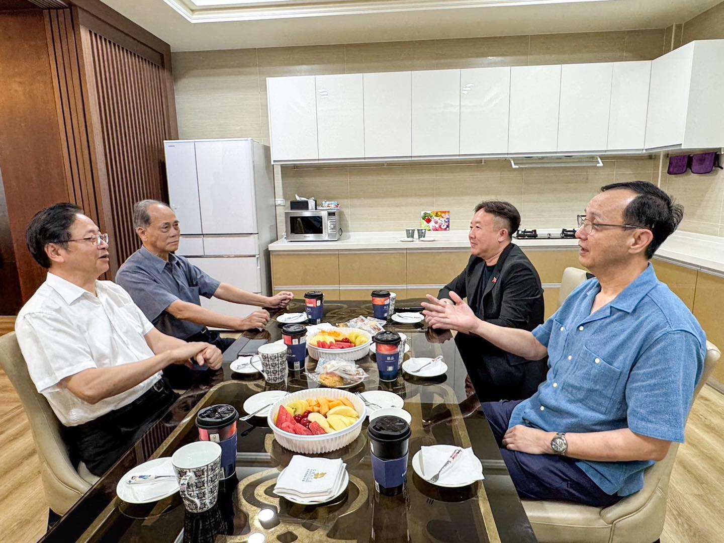 朱立倫喊國民黨進入戰鬥狀態 攜手張善政守護桃園6藍委 朱立倫喊國民黨進入戰鬥狀態 攜手張善政守護桃園6藍委