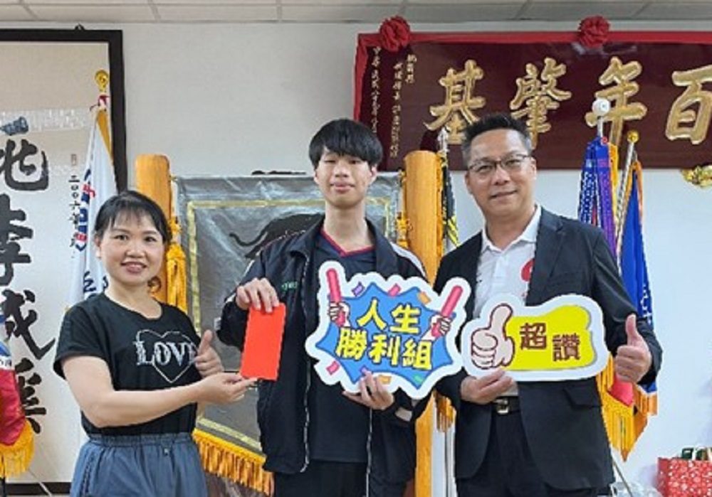 學測後遇父親因病離世 平鎮高中學生下定決心前進醫學系