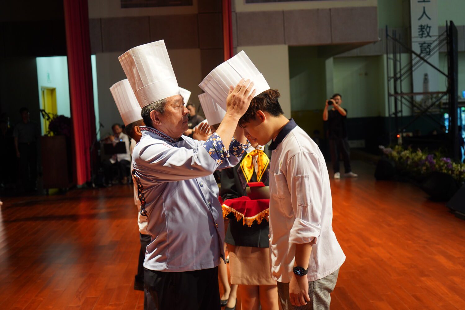 前行政院院長毛治國期勉高餐大畢業生 思路決定出路態度決定高度 前行政院院長毛治國期勉高餐大畢業生 思路決定出路態度決定高度