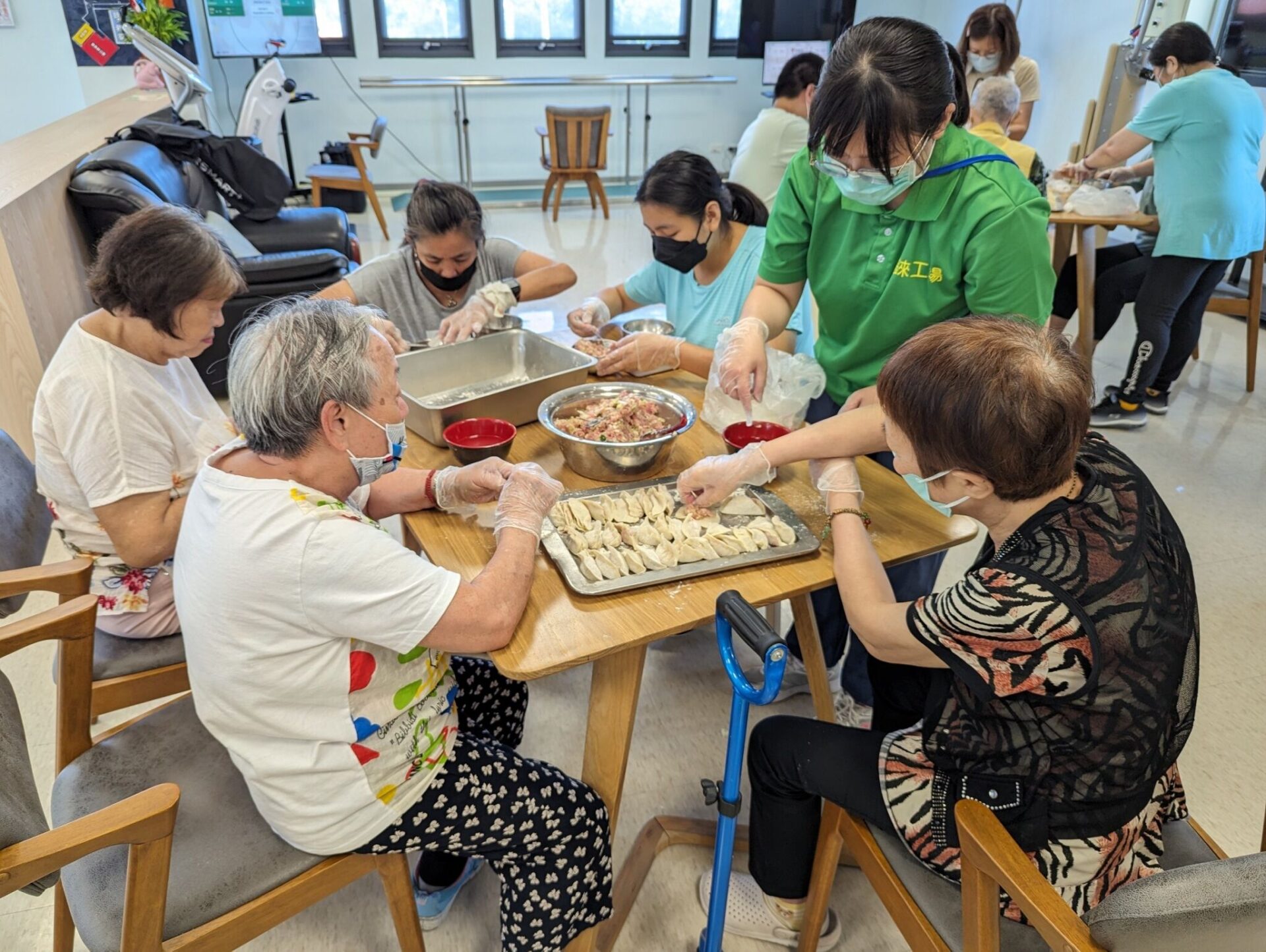 讓日照中心成為長者安心第二個家!竹市落實「一國中學區一日照」 打造高齡友善城市 讓日照中心成為長者安心第二個家!竹市落實「一國中學區一日照」 打造高齡友善城市