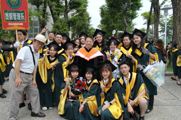 前政院院長毛治國勉勵高餐大畢業生　思路決定出路態度決定高度