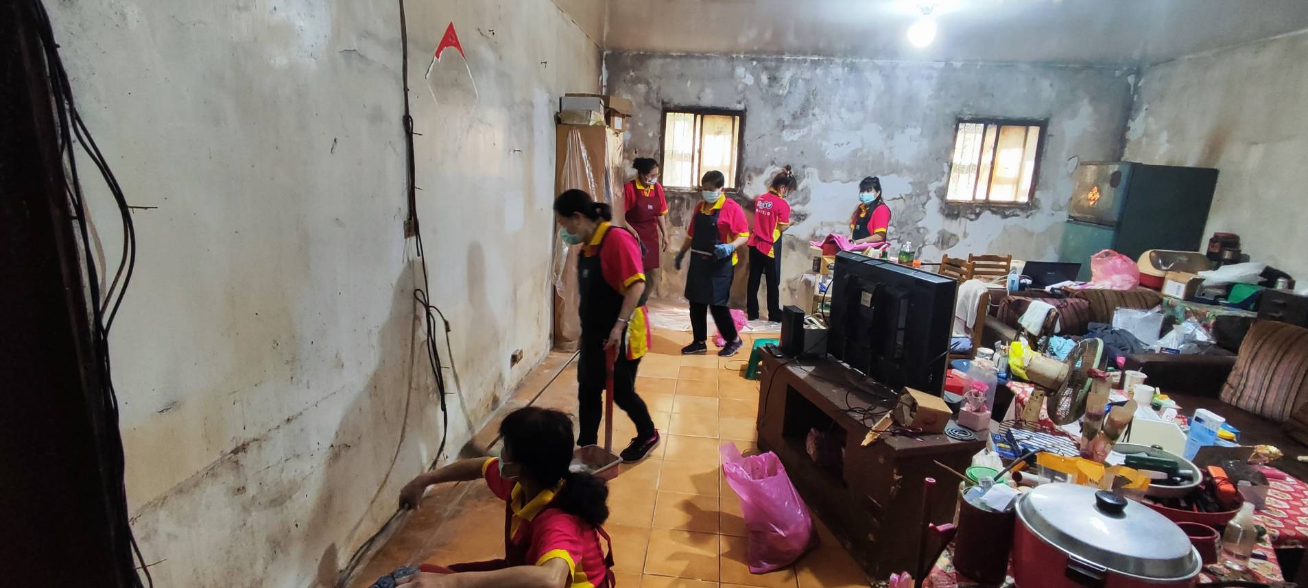 新北市金屬門窗公會助修老屋　淡水阿嬤感動落淚