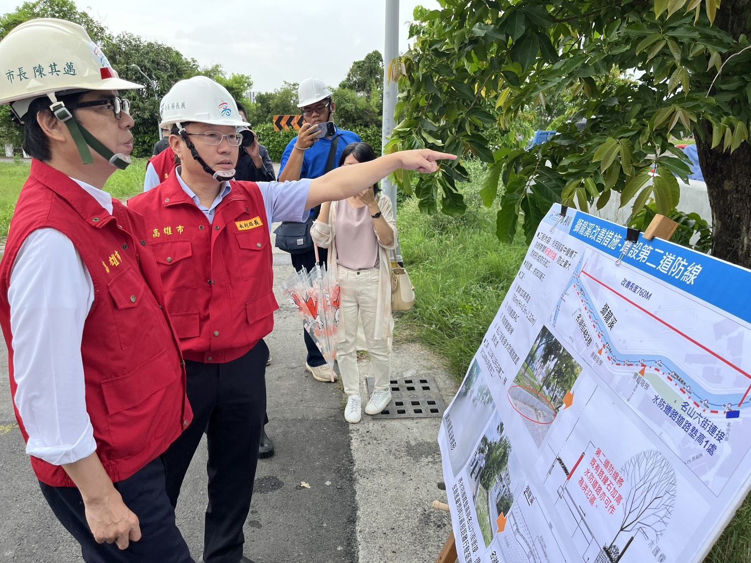 蝴蝶颱風外圍環流影響 陳其邁視察3區防汛整備及側溝清疏 蝴蝶颱風外圍環流影響 陳其邁視察3區防汛整備及側溝清疏