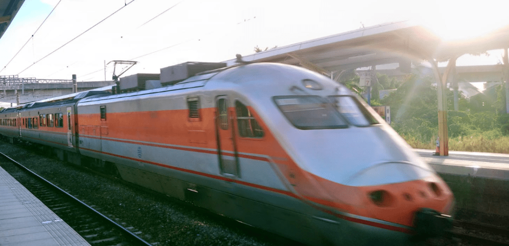 台鐵事故! 闖入軌道男子遭自強號撞死 台鐵事故! 闖入軌道男子遭自強號撞死