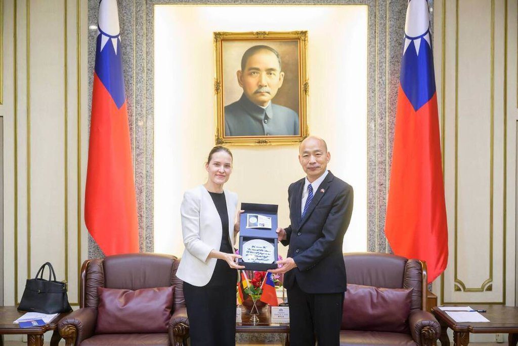 接見德經處代表 韓國瑜:盼持續推動台德交流合作 接見德經處代表 韓國瑜:盼持續推動台德交流合作