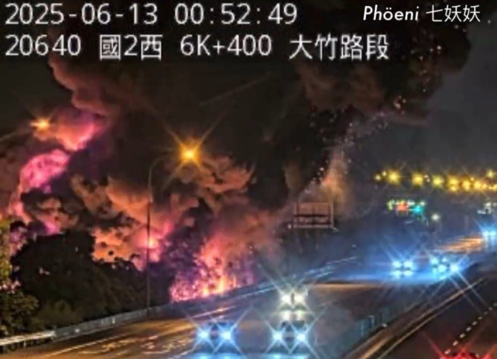快訊/桃園工廠全面燃燒!國道監視器紀錄「超扯火煙」 快訊/桃園工廠全面燃燒!國道監視器紀錄「超扯火煙」