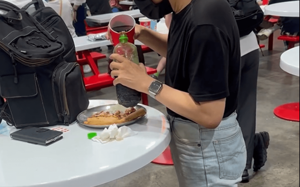 影/好市多猛裝可樂!民眾自備數個寶特瓶灌好灌滿 網友酸:帶回去滷肉? 影/好市多猛裝可樂!民眾自備數個寶特瓶灌好灌滿 網友酸:帶回去滷肉?