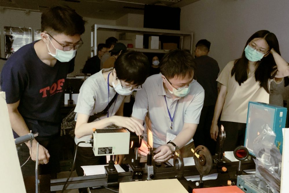 傳統翻譯工作受AI技術衝擊 資深譯者成功跨域轉職半導體製程工程師 傳統翻譯工作受AI技術衝擊 資深譯者成功跨域轉職半導體製程工程師