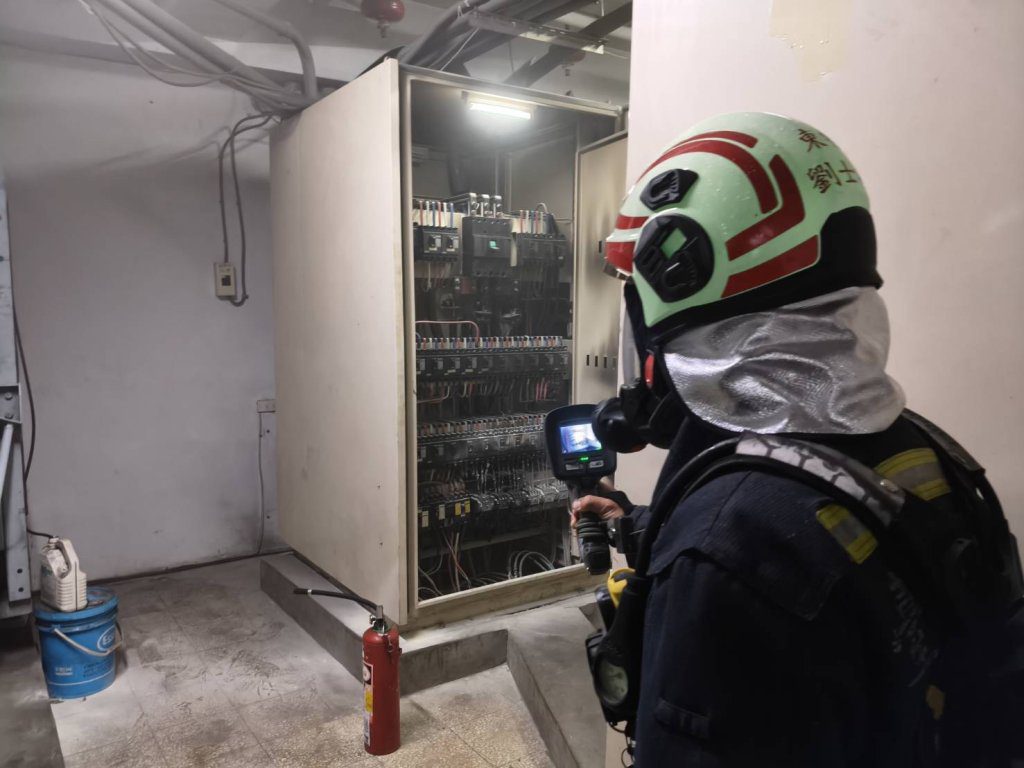 東勢農民醫院火警緊急疏散150人! 地下室機房起火原因待查 東勢農民醫院火警緊急疏散150人! 地下室機房起火原因待查