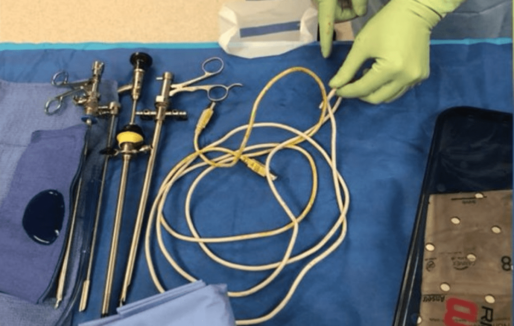 USB線插進尿道!美男大生拔不出來「全卡在膀胱」 醫生動手術取出照片曝光 USB線插進尿道!美男大生拔不出來「全卡在膀胱」 醫生動手術取出照片曝光