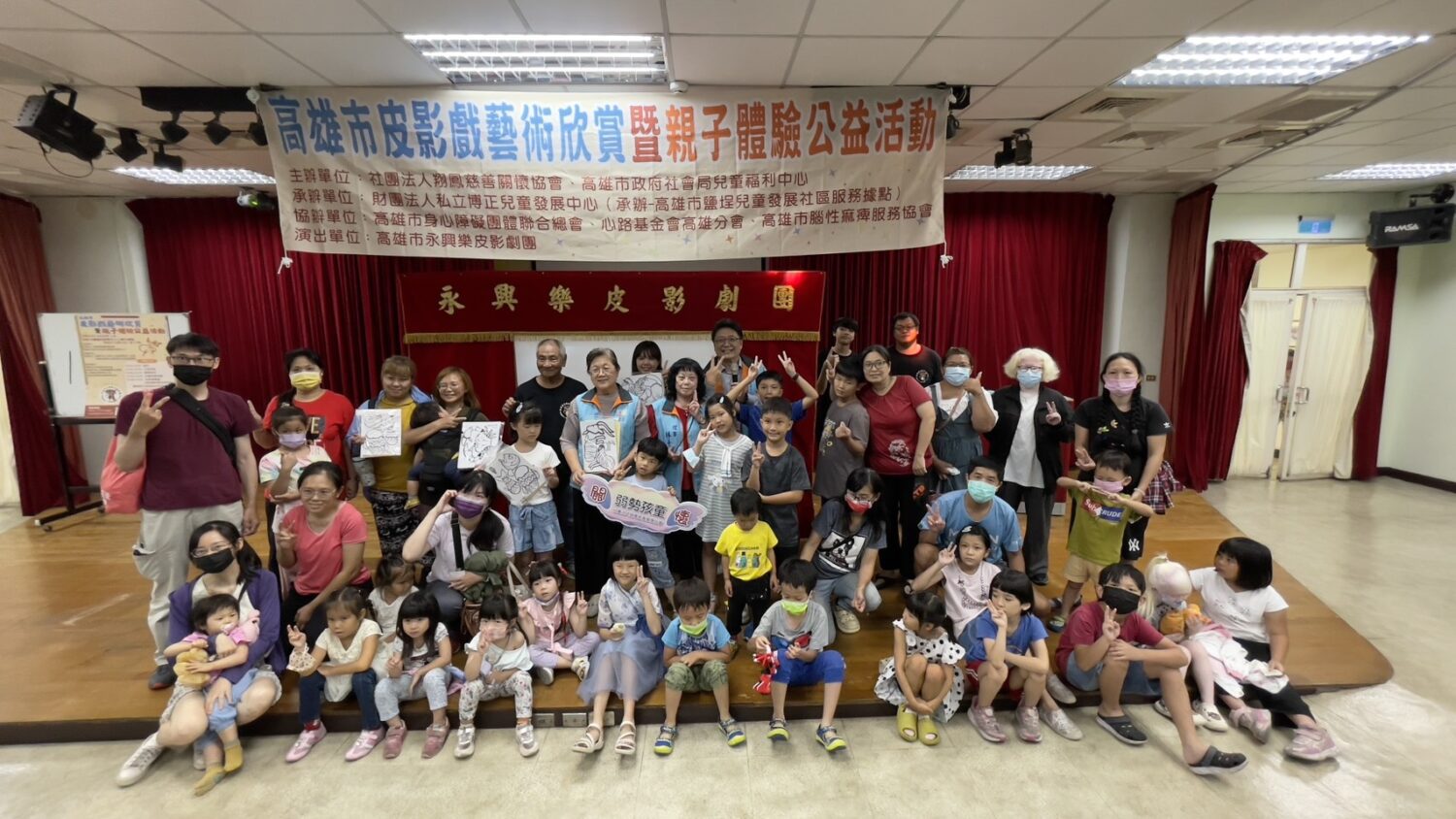 高雄市皮影戲藝術欣賞暨親子體驗公益活動 大小朋友體驗親子操偶之樂! 高雄市皮影戲藝術欣賞暨親子體驗公益活動 大小朋友體驗親子操偶之樂!