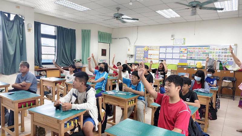 高雄觀護協會反毒講座走入圓潭國小 從卡通到真相讓學生認清毒品真面目 高雄觀護協會反毒講座走入圓潭國小 從卡通到真相讓學生認清毒品真面目