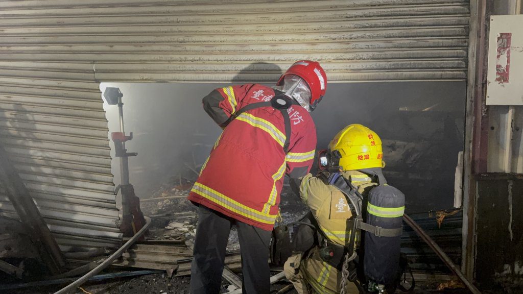 快訊／同一排廠房1天燒2次！白天燒完深夜再燒　警消出動4梯支援