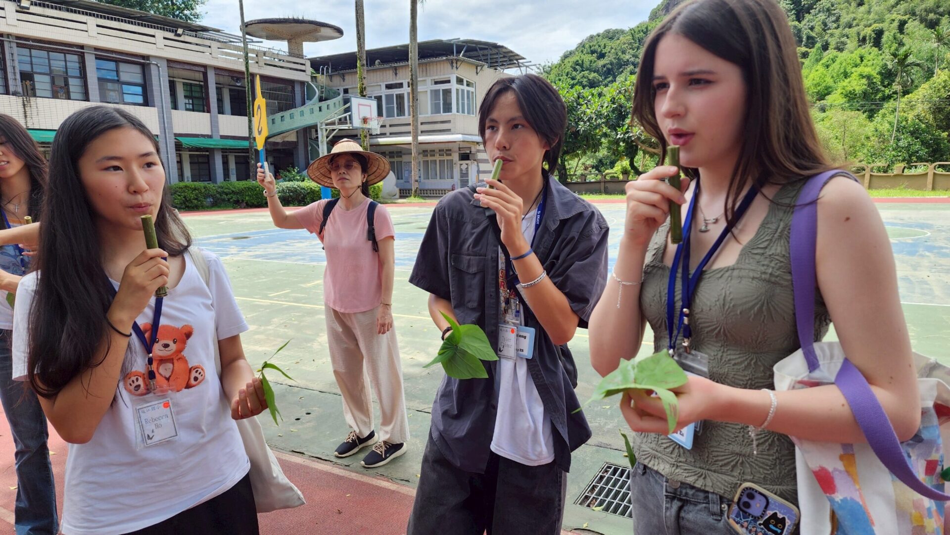 手作藍染、美食體驗、植物導覽　美國高中生深度走讀基隆
