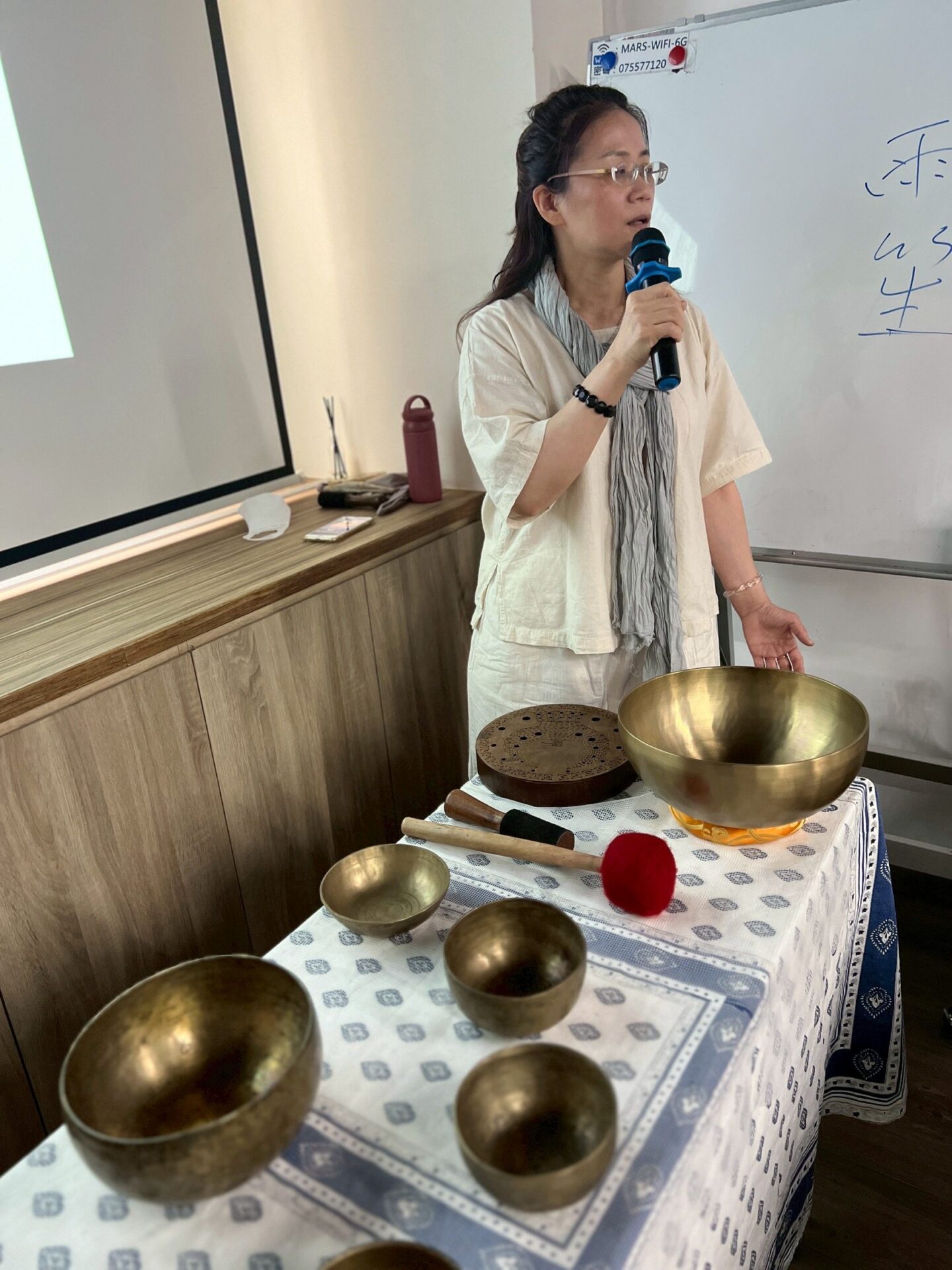 高雄市「人體氣場能量」職業工會舉辦職安教育與頌缽體驗　療癒產業正夯卻面臨規範困境