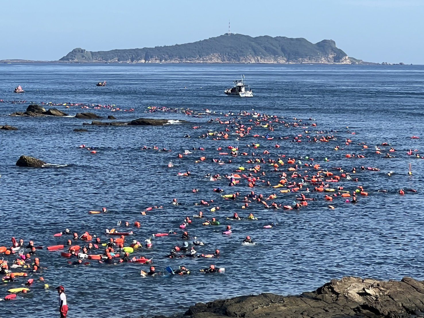 外木山長泳吸引逾2千人盛況空前　謝國樑歡迎暢游全台最美水域