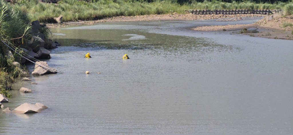 快訊/台南玉井驚傳溺水!20多歲男跳水失蹤 警消水陸空急尋人 快訊/台南玉井驚傳溺水!20多歲男跳水失蹤 警消水陸空急尋人
