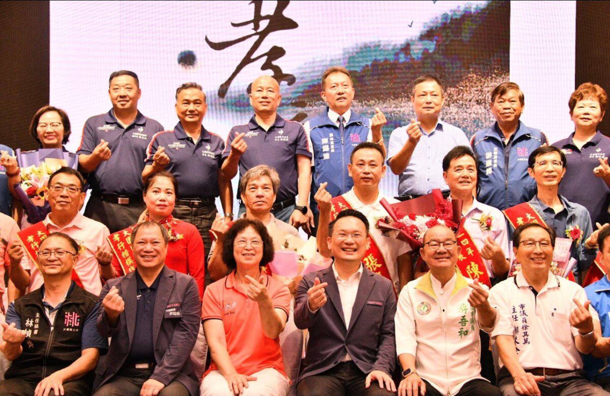 蘇俊賓副市長表揚大園區114年孝行楷模跨局處攜手民間強化高齡友善照護 蘇俊賓副市長表揚大園區114年孝行楷模跨局處攜手民間強化高齡友善照護