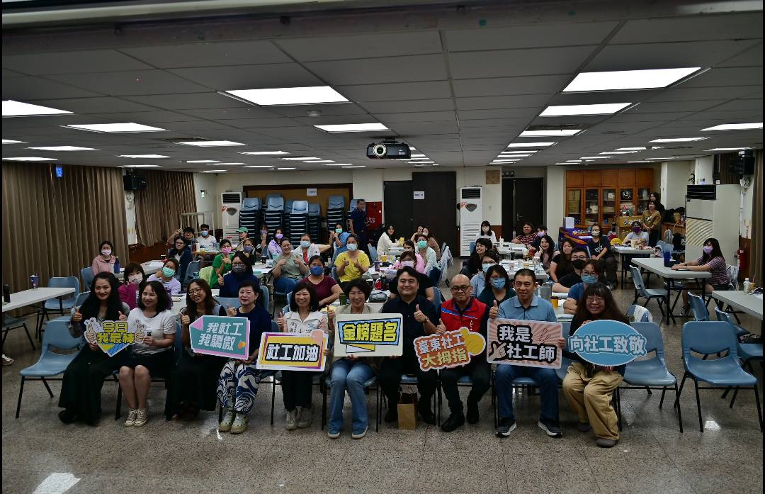 社工「神助攻」!臺東設考照輔導班 饒慶鈴擔任智慧開竅官點筆祈願考生金榜題名 社工「神助攻」!臺東設考照輔導班 饒慶鈴擔任智慧開竅官點筆祈願考生金榜題名