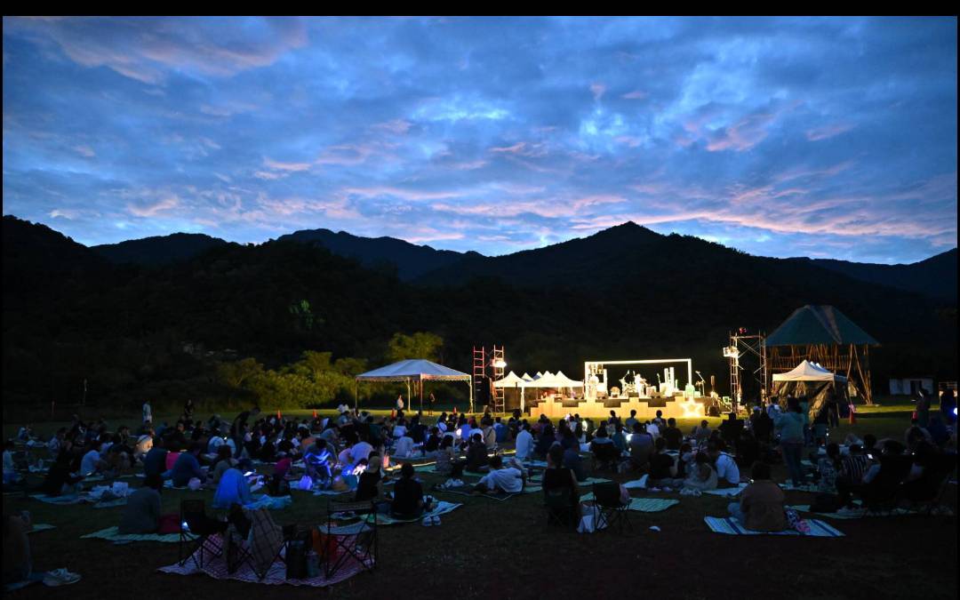 台東最美星空首場達魯瑪克開唱 湧入近2千星迷 小男孩樂團獻唱十首人氣歌曲 台東最美星空首場達魯瑪克開唱 湧入近2千星迷 小男孩樂團獻唱十首人氣歌曲