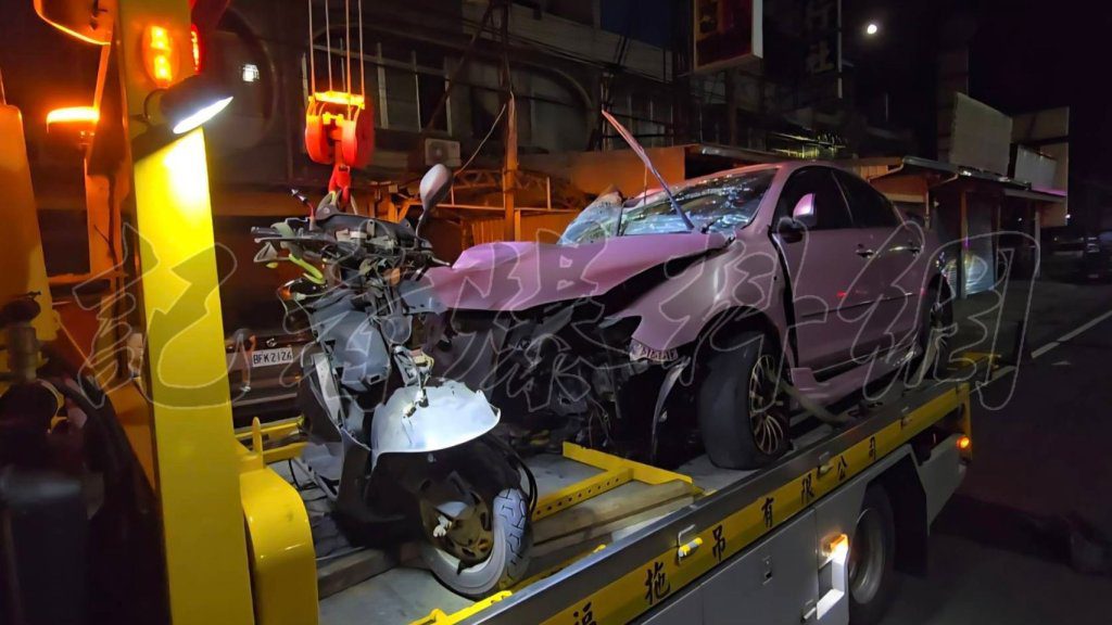 獨/高雄死亡車禍!男重砸擋風玻璃「成蜘蛛網狀」 噴飛15m斷魂 獨/高雄死亡車禍!男重砸擋風玻璃「成蜘蛛網狀」 噴飛15m斷魂