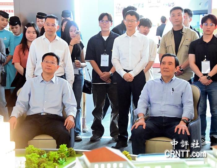 馬英九訪廈航總部 喊“媽祖不喜歡台獨” 馬英九訪廈航總部 喊“媽祖不喜歡台獨”