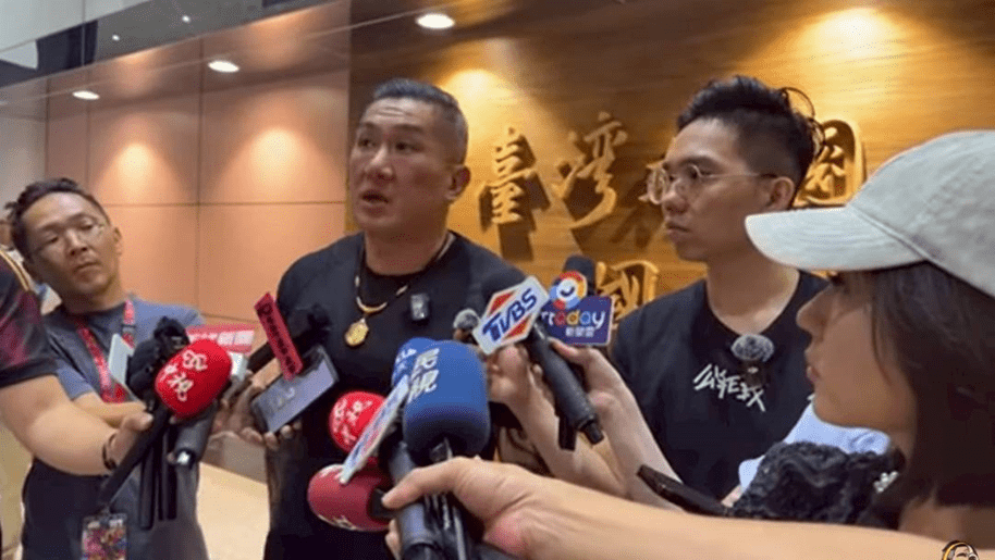 【館長上海行掀流量戰】維妮闆闆開嗆:Youtuber蹭熱度,也要蹭的有格調 【館長上海行掀流量戰】維妮闆闆開嗆:Youtuber蹭熱度,也要蹭的有格調