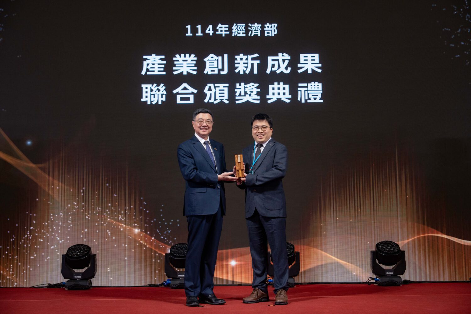 獨創微型光纖陀螺儀 中山大學洪勇智國家發明獎奪金 獨創微型光纖陀螺儀 中山大學洪勇智國家發明獎奪金