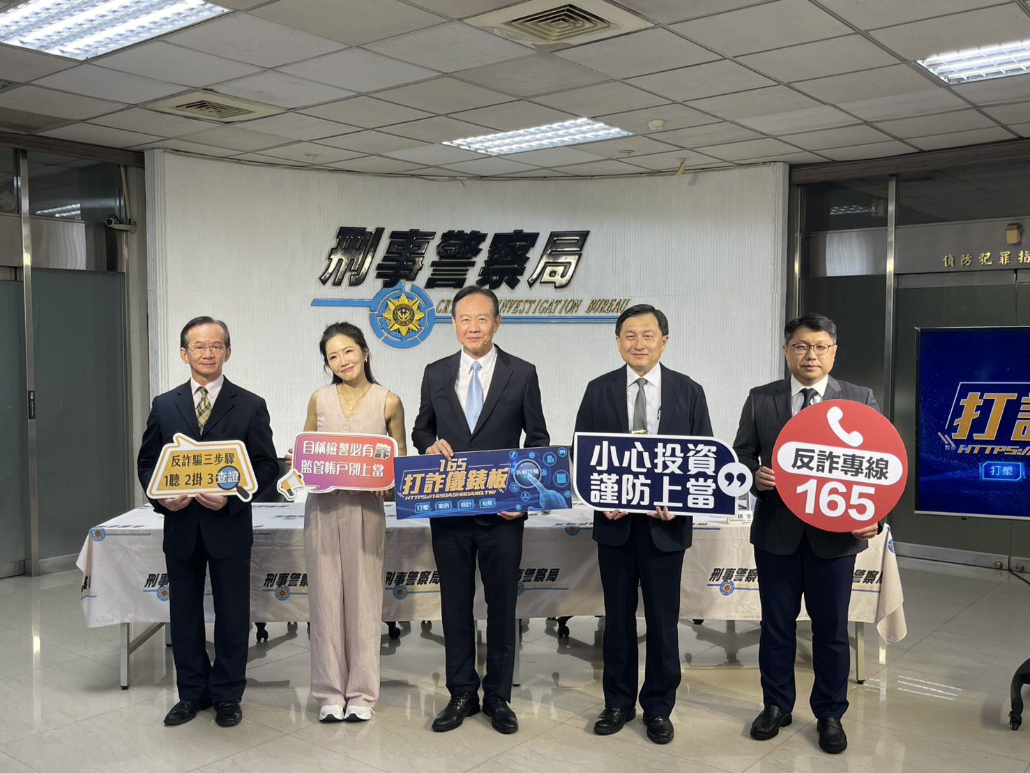 謝忻險遭詐騙 與假警察視訊做筆錄 謝忻險遭詐騙 與假警察視訊做筆錄