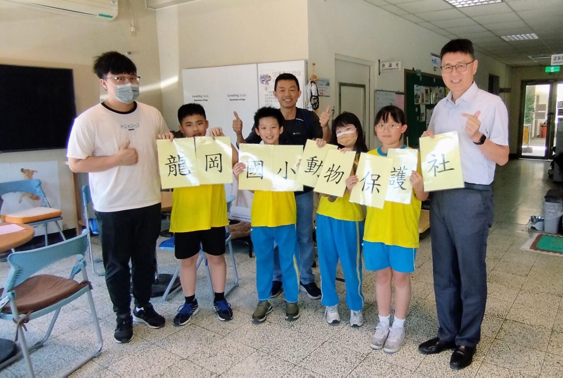 桃市龍岡國小舉辦愛心義買 為動保園區浪浪募集飼料